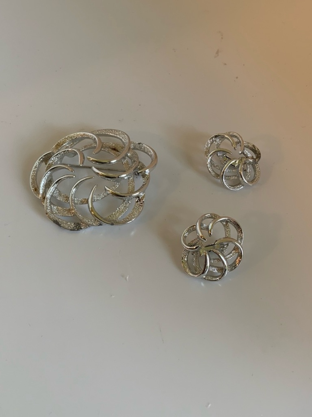 Sarah Coventry Silver Twisted Floral Brooch and Earrings Set